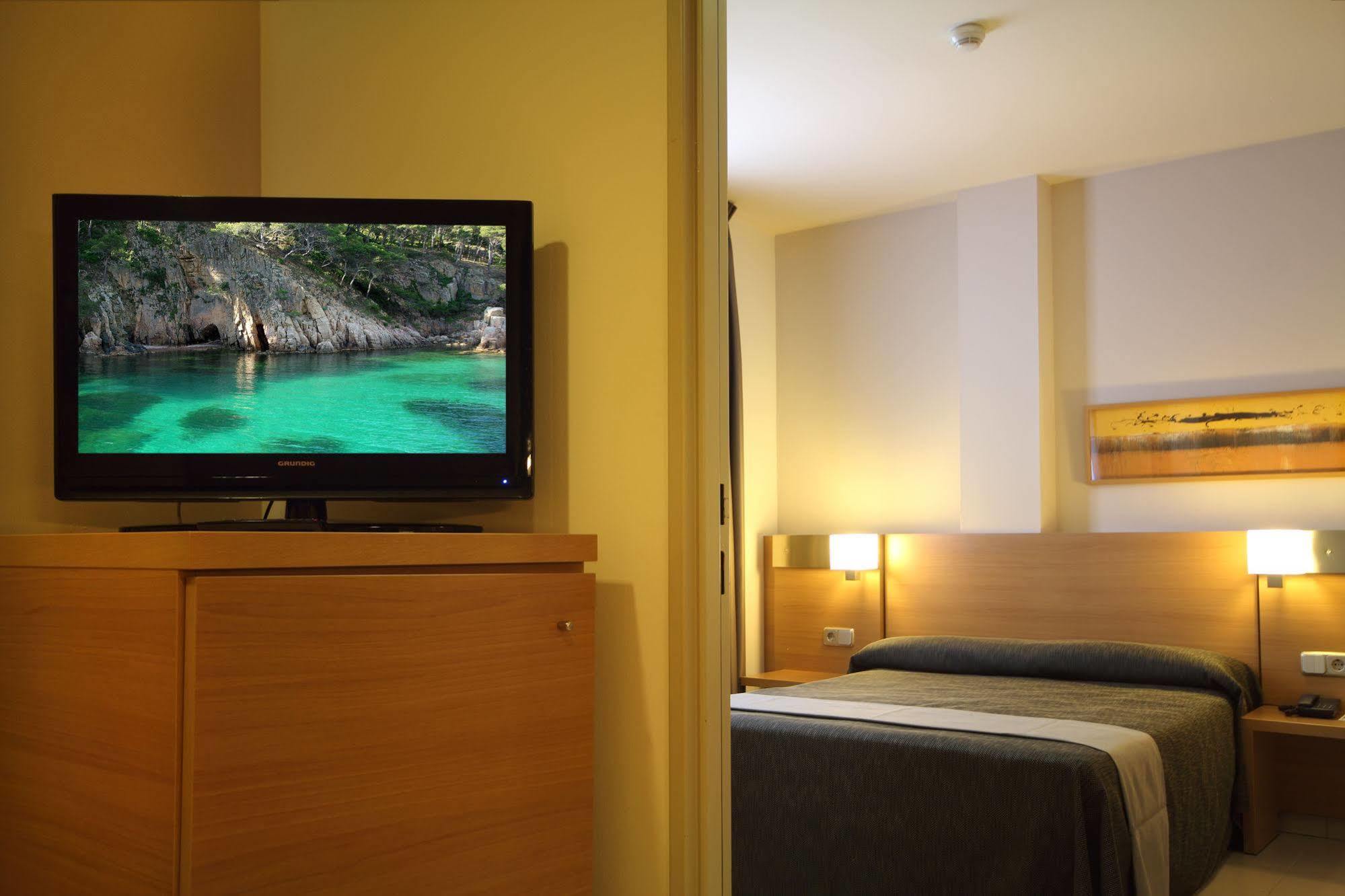 Aqua Hotel Nostre Mar Apartments ปิเนดาเดมาร์ ภายนอก รูปภาพ