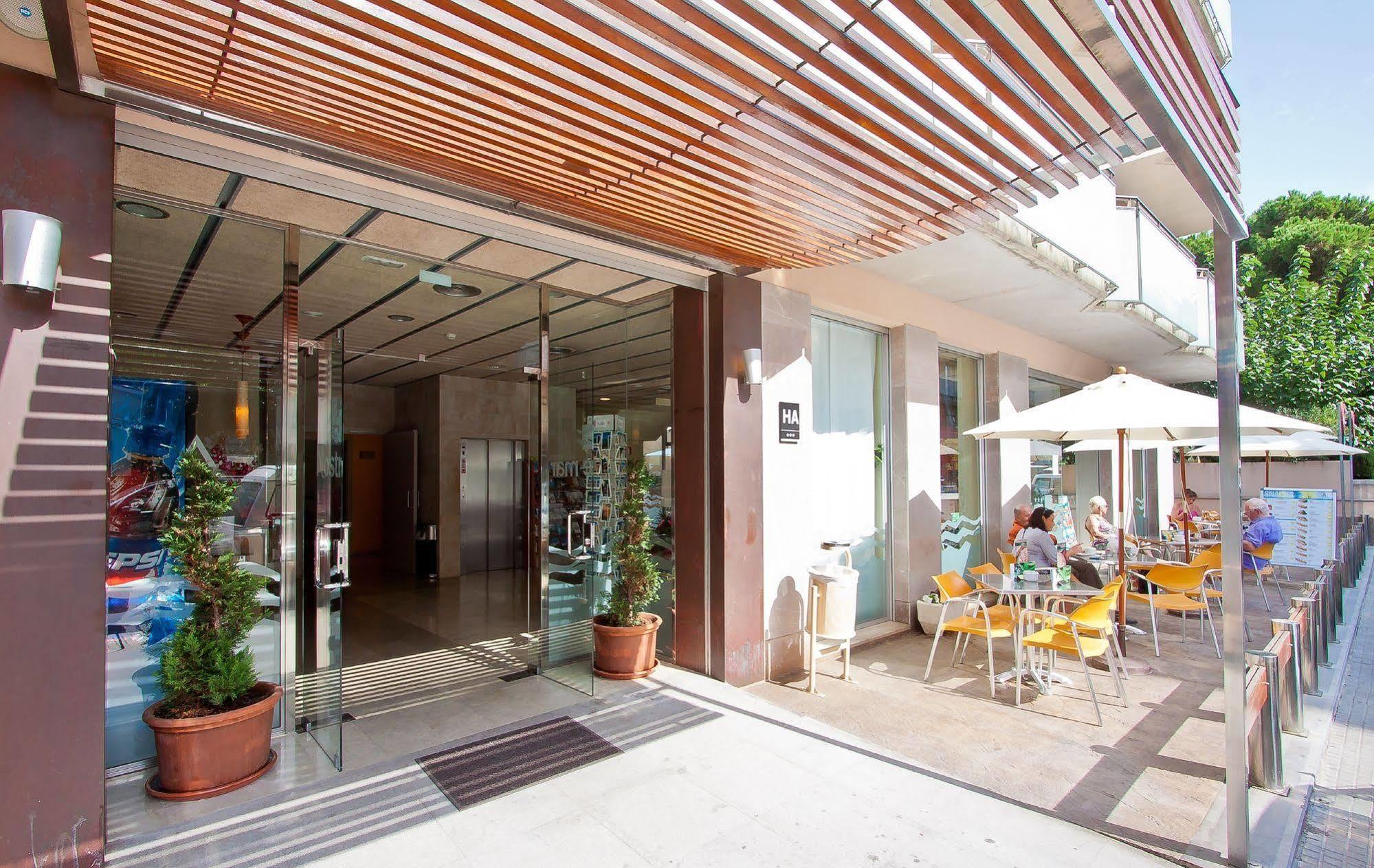 Aqua Hotel Nostre Mar Apartments ปิเนดาเดมาร์ ภายนอก รูปภาพ