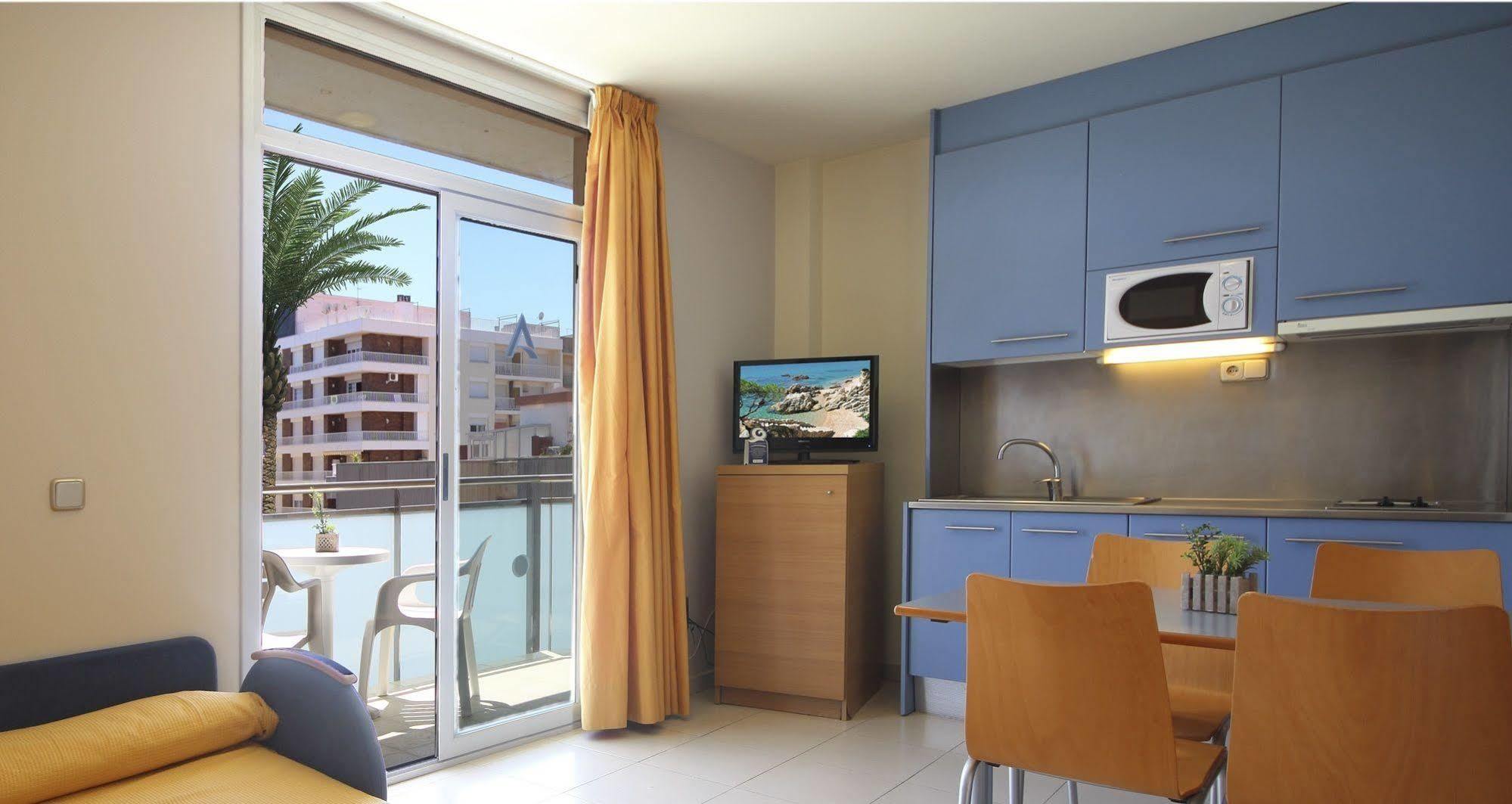 Aqua Hotel Nostre Mar Apartments ปิเนดาเดมาร์ ภายนอก รูปภาพ
