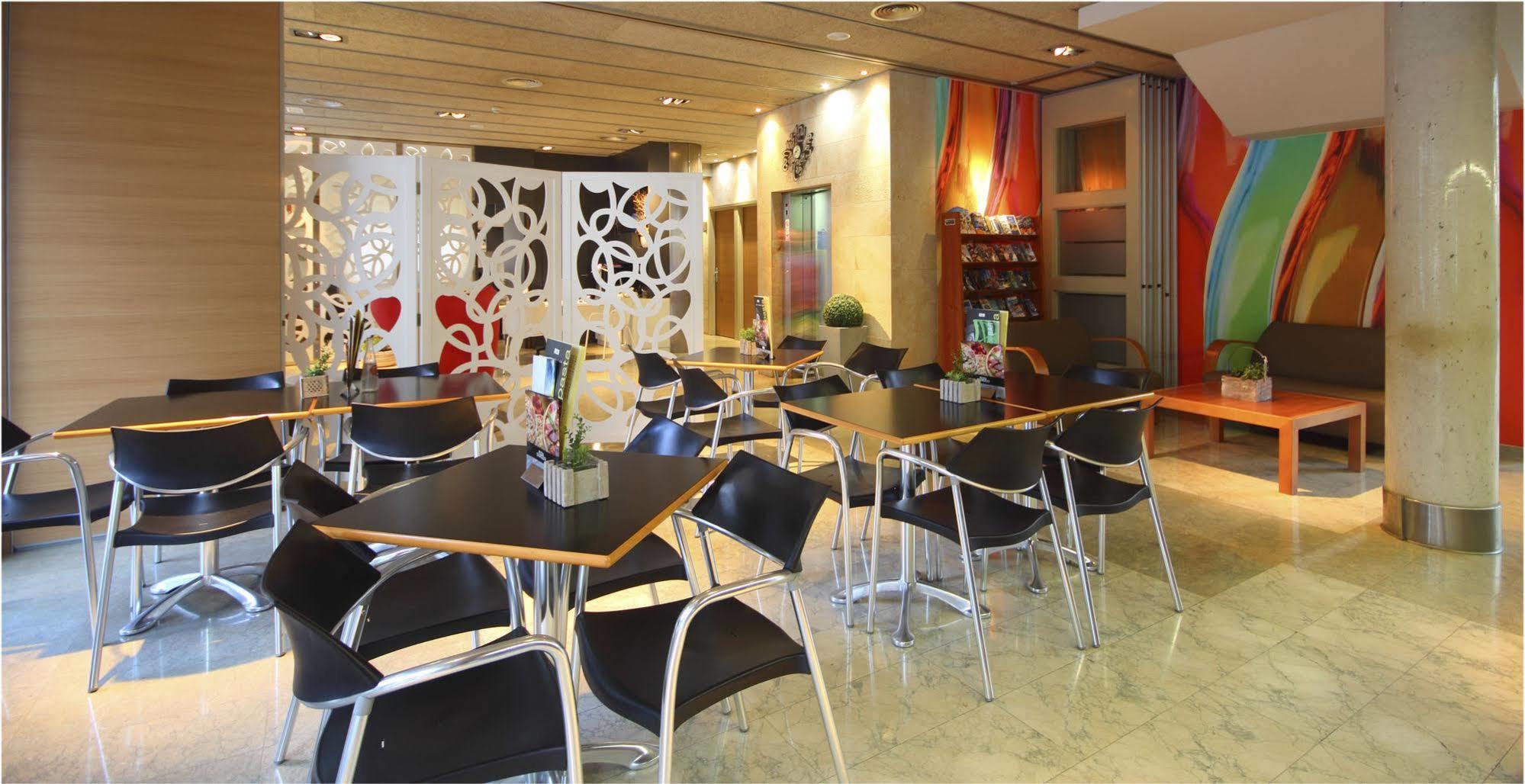 Aqua Hotel Nostre Mar Apartments ปิเนดาเดมาร์ ภายนอก รูปภาพ